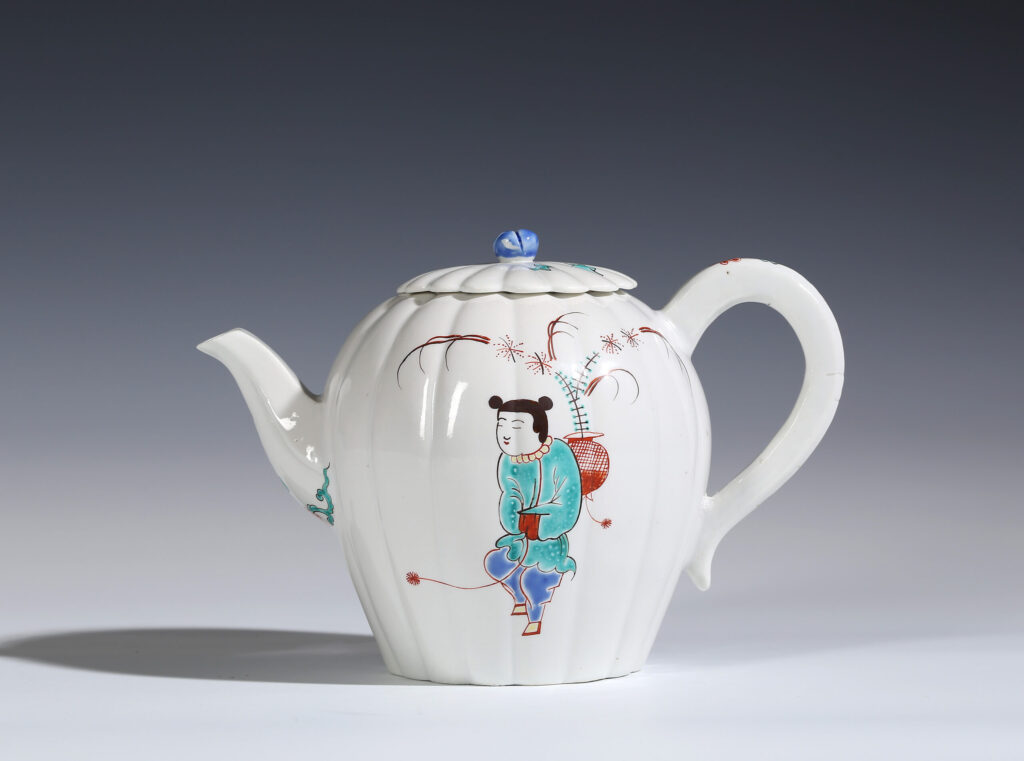 A CHANTILLY TEAPOT