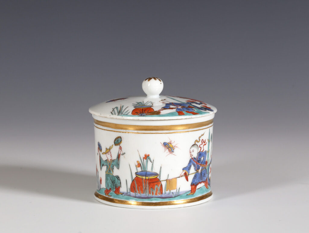 A MEISSEN CIRCULAR BOX AND COVER