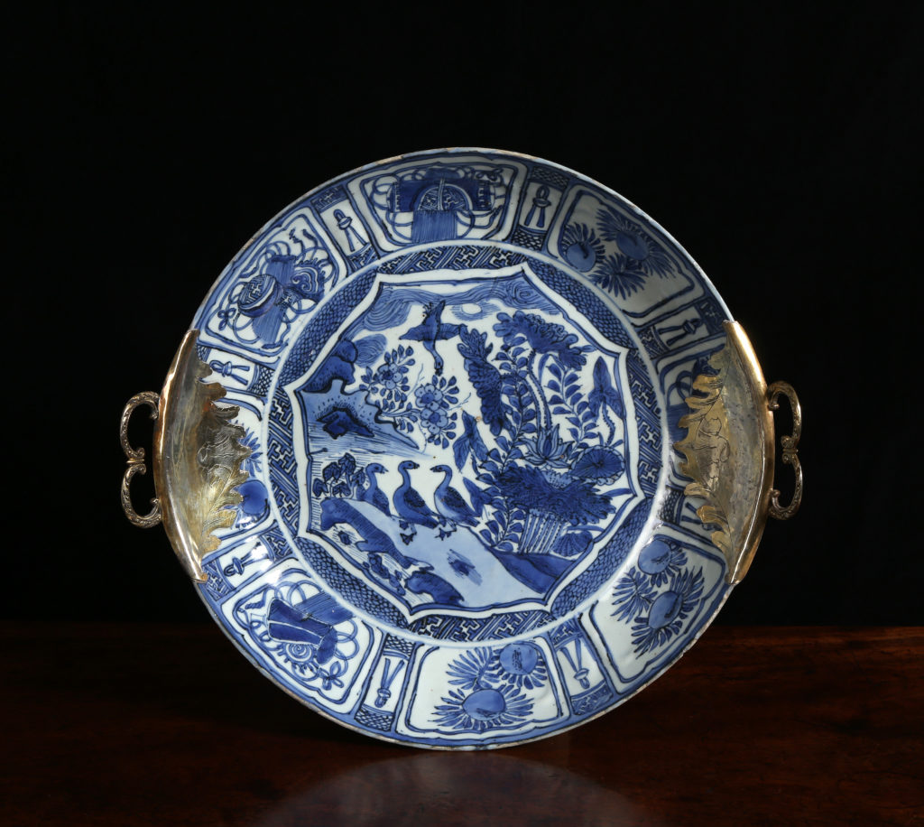 A LATE MING CHINESE KRAAK PORCELAIN DISH WITH SILVER–GILT MOUNTS