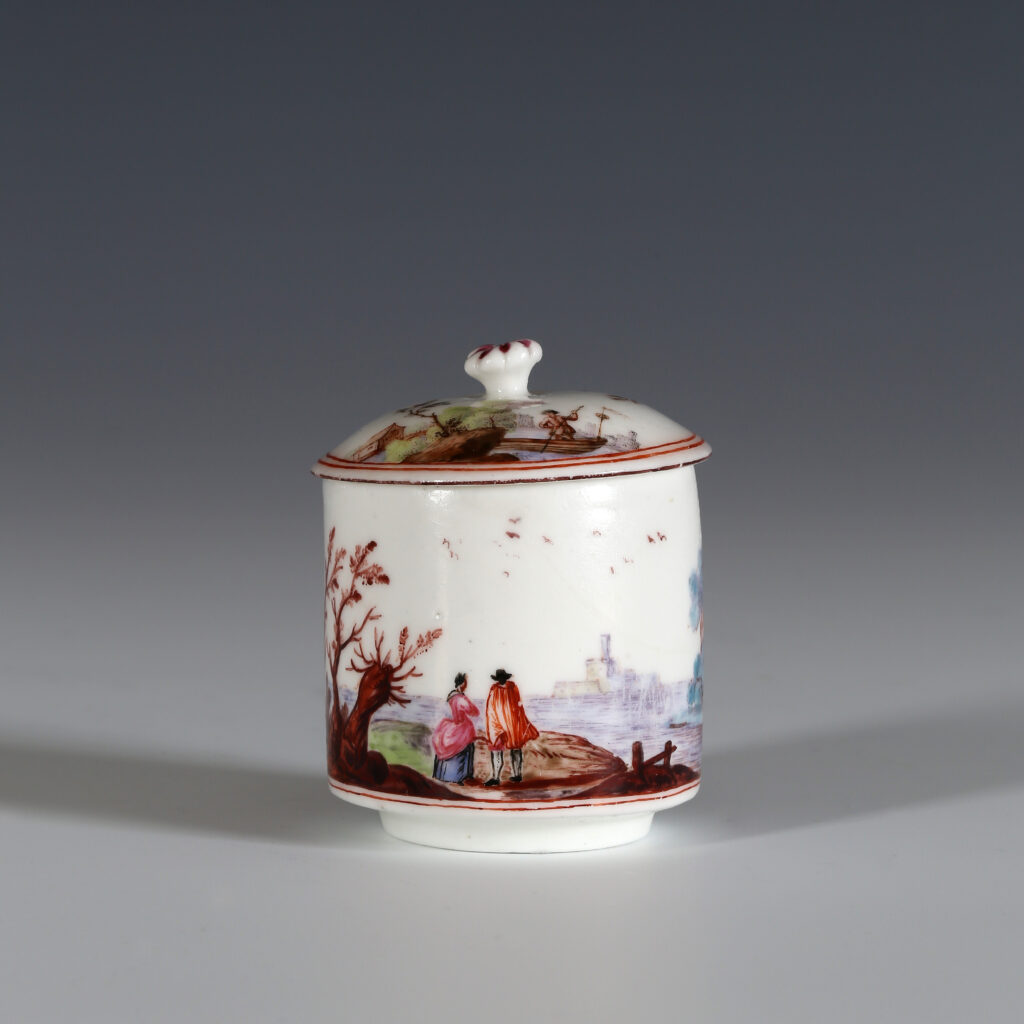 AN EARLY VINCENNES POMADE POT AND COVER (POT À POMADE)