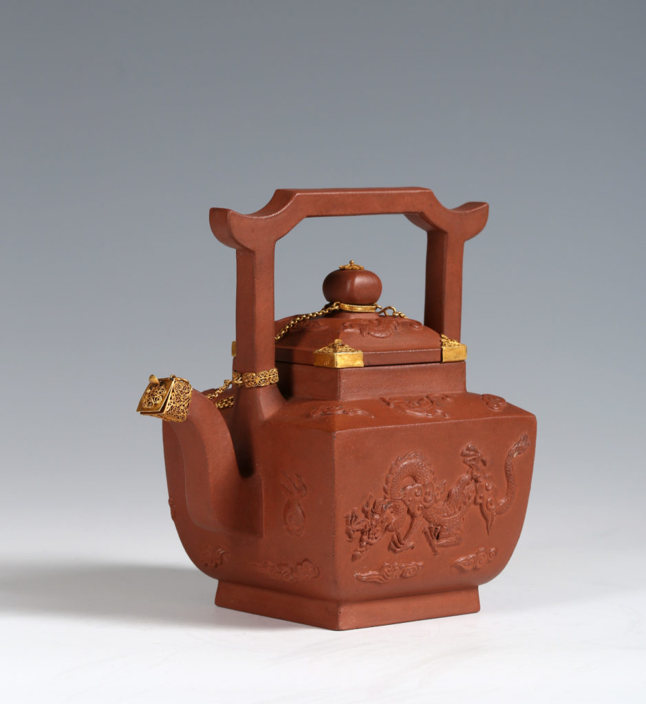 A GOLD FILIGREE MOUNTED YIXING TEAPOT